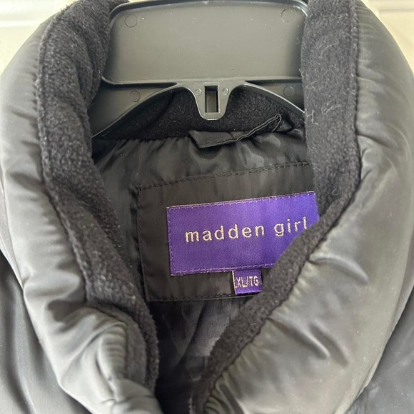 Black Madden Girl puffer vest. XLarge - Picture 5 of 6